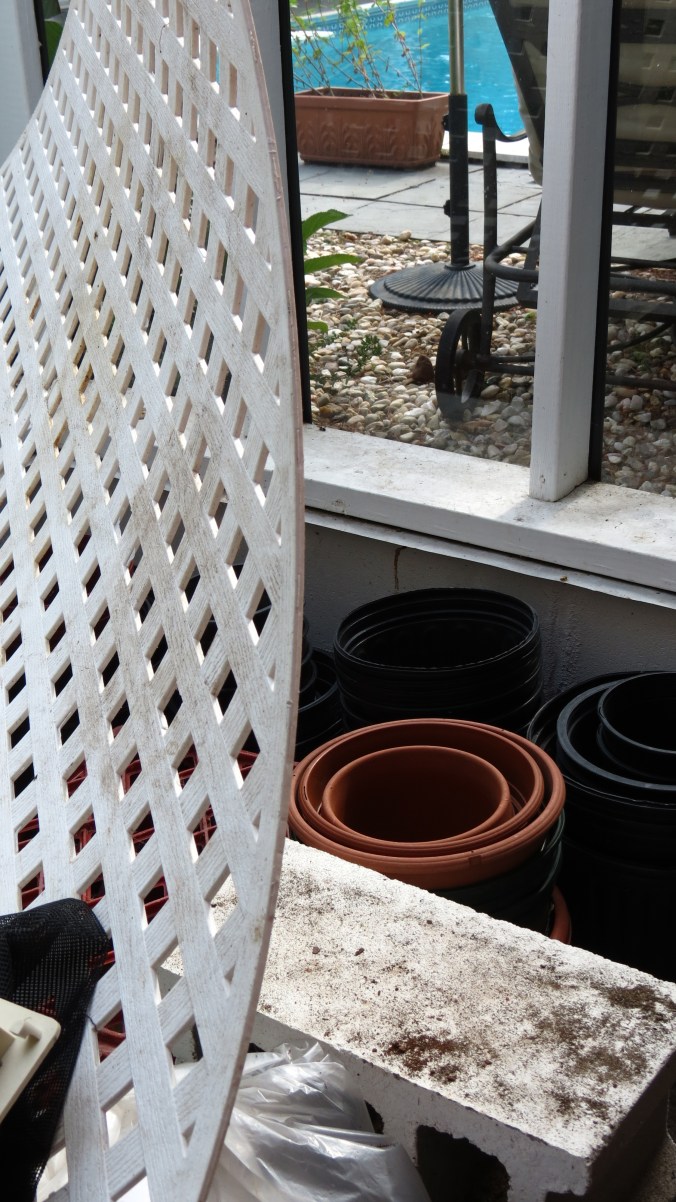 The area under the lattice table is also ideal for storage.